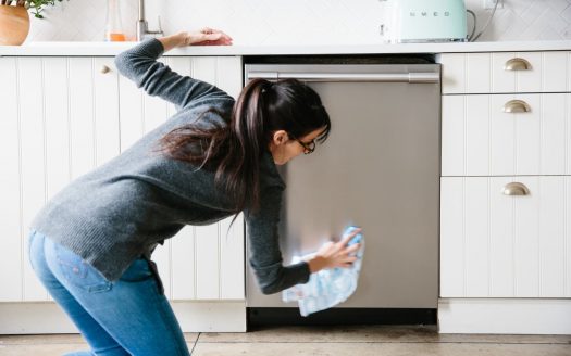 apartment cleaning hacks