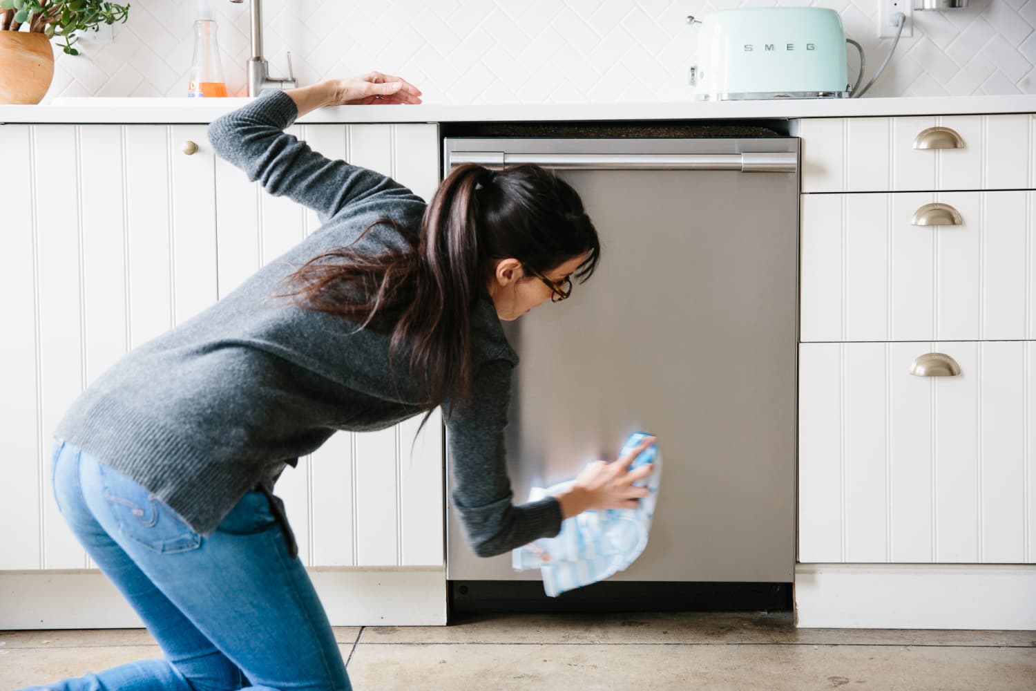 apartment cleaning hacks